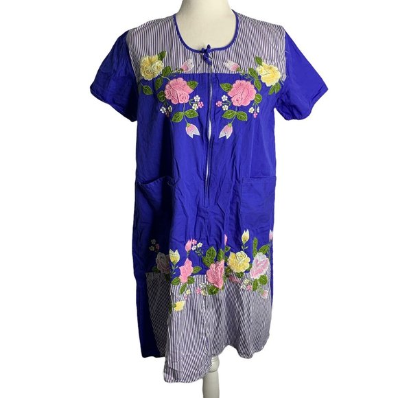 Vintage Embroidered Shift Dress M Blue Floral Pockets Zip Front Short Sleeves - Picture 1 of 6